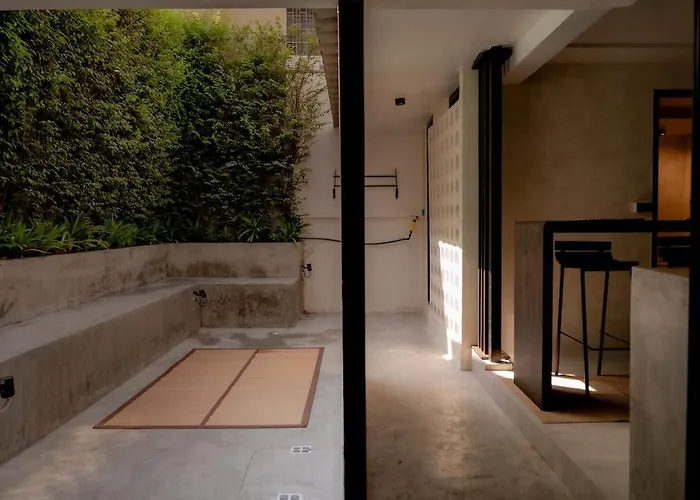 Cave 53 L Urban Sanctuary With Courtyard بيت للعطل