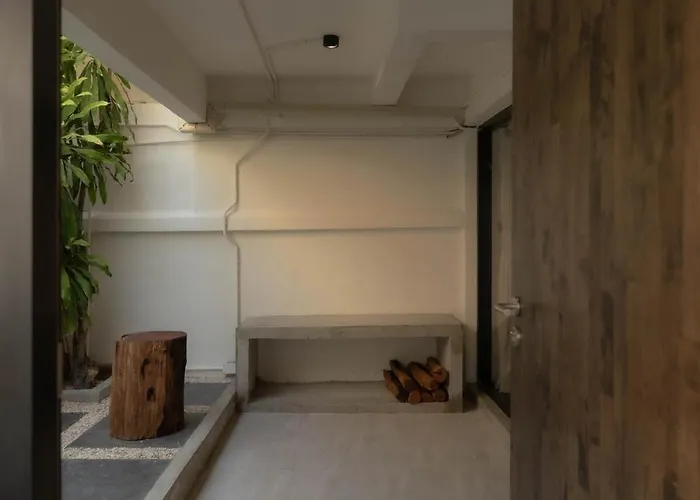 Cave 53 L Urban Sanctuary With Courtyard بيت للعطل بانكوك