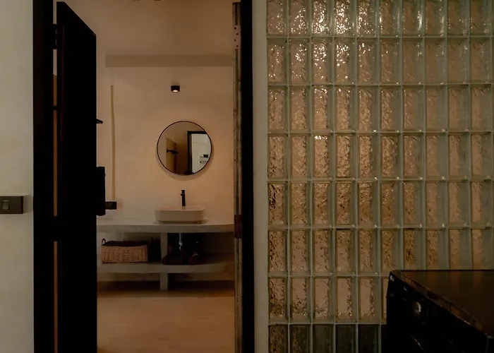 Cave 53 L Urban Sanctuary With Courtyard بيت للعطل