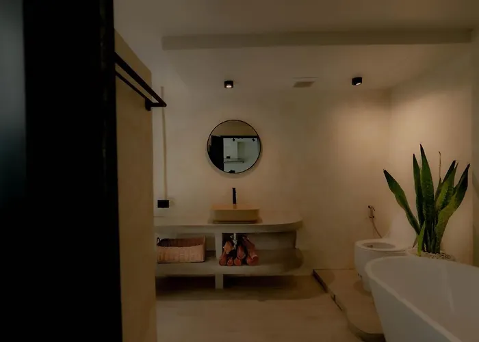 Cave 53 L Urban Sanctuary With Courtyard بيت للعطل