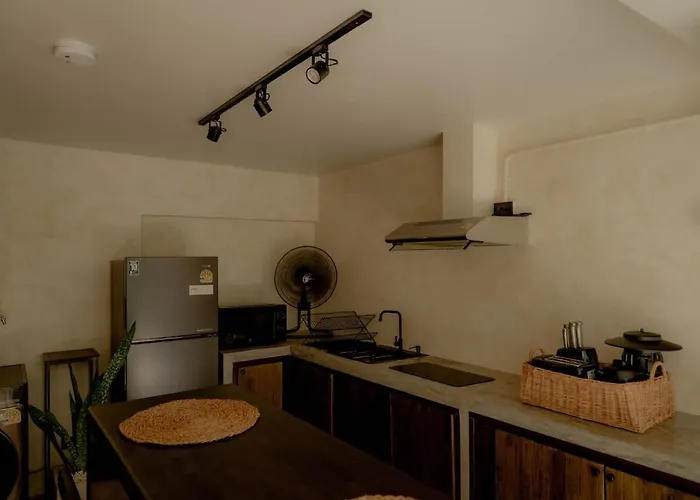 Cave 53 L Urban Sanctuary With Courtyard بيت للعطل بانكوك