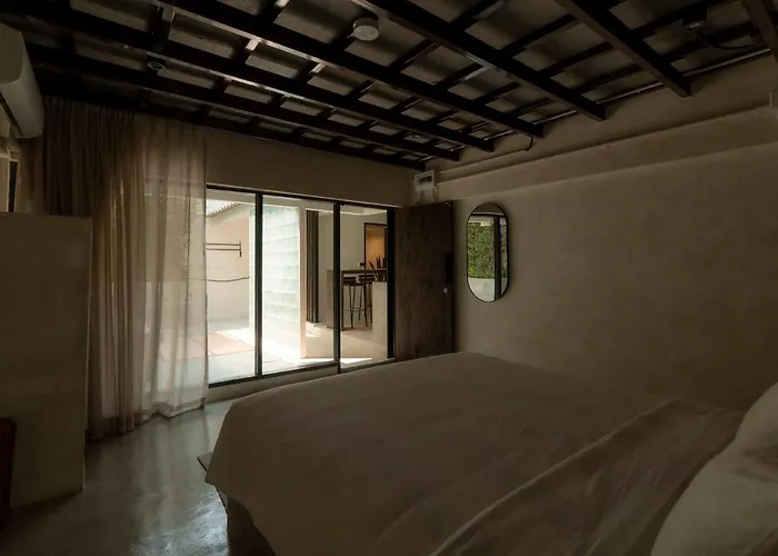 Cave 53 L Urban Sanctuary With Courtyard بيت للعطل بانكوك