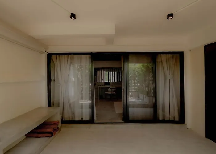 Cave 53 L Urban Sanctuary With Courtyard * بانكوك